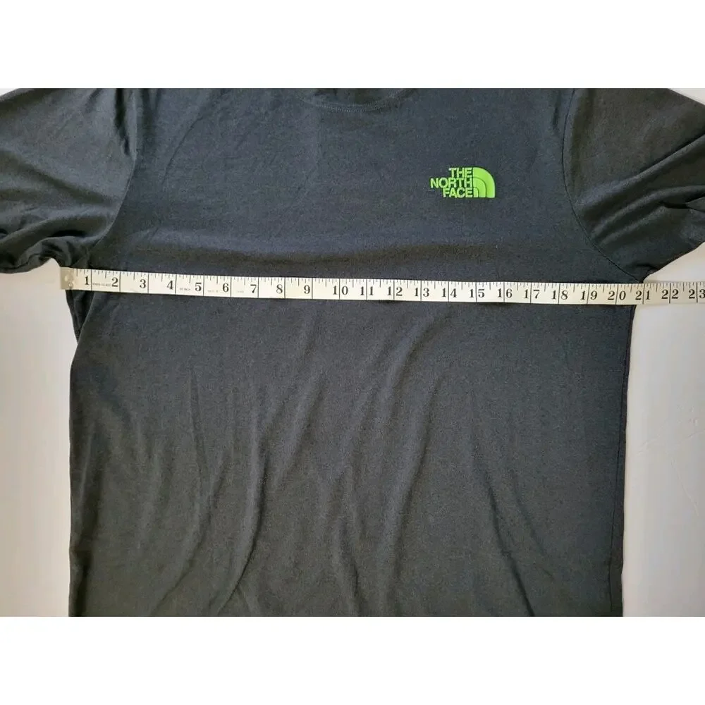 The North Face Mens M Active Fit Outdoors Flash Dry Workout Short Sleeve Shirt